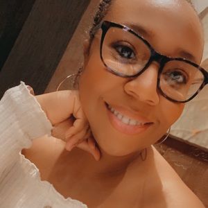 Meet your Posher, Monique